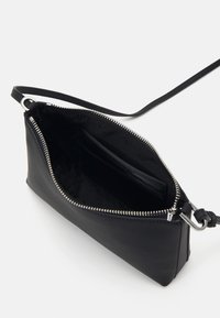 Calvin Klein CROSSBODY - Taška s příčným popruhem - black