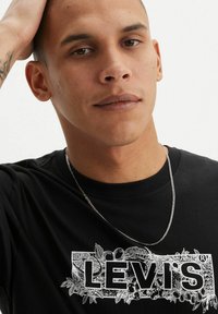 Levi's® RELAXED FIT - Camiseta estampada - ssnl exp photo wasab