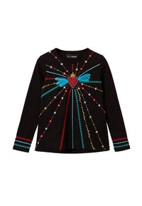 Czarna koszula z długim rękawem z kolorową haftowaną grafiką w kształcie serca, z niebieskimi i czerwonymi akcentami oraz ozdobnym przeszyciem.