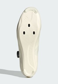 Helle Sport-Schuhsohle mit einer glatten, strukturierten Oberfläche. Verfügt über runde Löcher für Spikes und eine auffällige Fersenpartie.