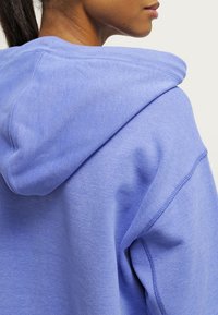 Ivy Park Mikina s kapucí - mottled blue