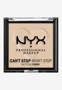 Poudre mate dans un compact noir carré avec un couvercle transparent. Produit beige avec un motif en forme de cœur, étiqueté "NYX Professional Makeup."
