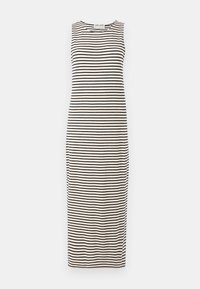 Robe sans manches, longueur cheville, avec des rayures horizontales noires et blanches et un col rond.