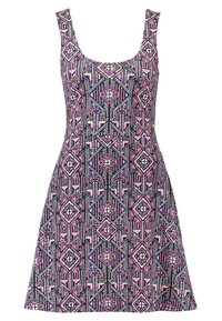 Vestido sin mangas con patrón que presenta un diseño geométrico en rosa, negro y blanco. Forma en A con escote cuadrado y tejido texturizado.