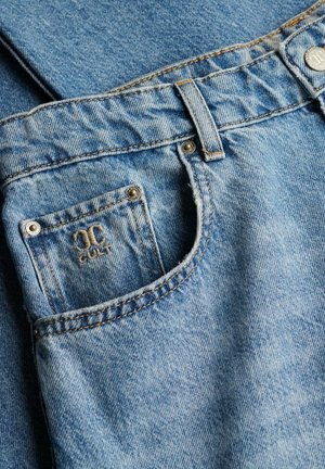 Superdry & Co, SUPERDRY MID RISE BAGGY JEANS.. - Jean baggy - light blue vintage wash