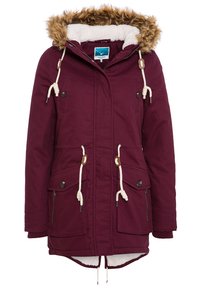 Burgundy vinterjacka med en huva fodrad med fuskpäls, framdragkedja och knappar, dragsko och två sidofickor med dragkedjor.