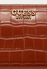Guess LAUREL LARGE ZIP AROUND - Punge - dark honey
