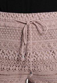 Vero Moda Šortky - light brown