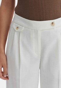 OPUS WIDE LEG PANTS MARZENA ASYMMETRIC - Broek - milk