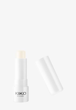 Stick baume à lèvres blanc KIKO Milano avec son bouchon retiré, montrant le baume pâle à l'intérieur sur un fond blanc uni.