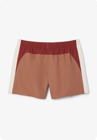 Bañadores de hombre en una combinación de marrón y burdeos con paneles laterales blancos, con cinturilla elástica y textura de tela suave.