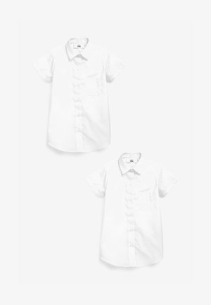 Două cămăși albe cu mânecă scurtă, cu un guler ascuțit, un închidere cu butoane și un buzunar pe piept pentru fiecare. Textură netedă, design clasic.
