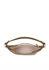 Braune Wildleder-Handtasche mit weitem Öffnung. Sie verfügt über einen Reißverschluss, ein glattes Innenfutter und einen kurzen, flachen Schulterriemen.
