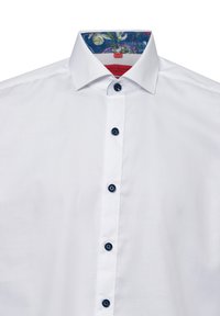 Weißes Hemd mit strukturiertem Stoff, ausgestattet mit blauen Knöpfen und einem blumigen Innenkragen. Slim-Fit-Design, ohne zusätzliche Details.