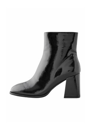 Classic ankle boots - black patent