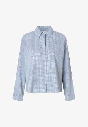 Kék és fehér kockás ing, galléros nyakkal, hosszú ujjal és egyetlen mellzsebből áll, laza, rövidített fazonnal.