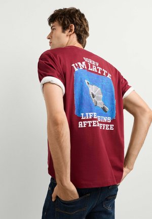Pepe Jeans, PEPE JEANS PRINT T-SHIRT CHARLIE TEE - Camiseta estampada - ruby wine red
