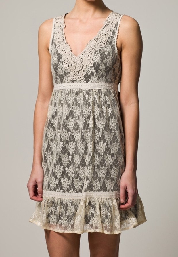 Spitzenkleid mit V-Ausschnitt und gewellten Kanten, mit einem floralen Muster in Beige, tailliert und mit ausgestelltem Saum.