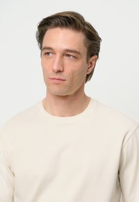 PROFUOMO SHORT SLEEVE - T-shirt - bas - off white