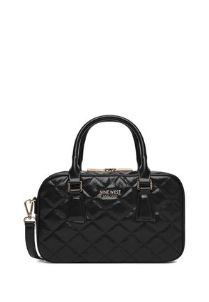 Czarna pikowana skórzana torebka z dwoma uchwytami, złotymi okuciami i odpinanym paskiem na ramię, marka Nine West New York.