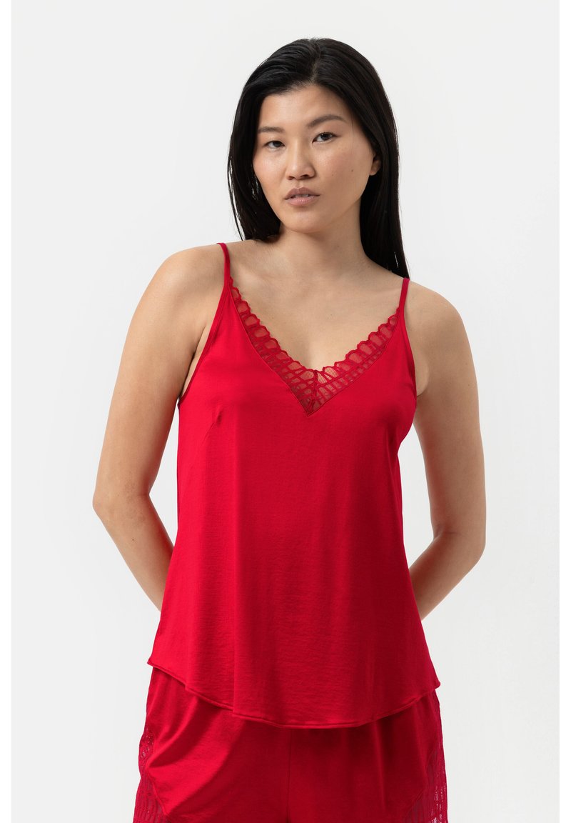 Camisola rossa con spalline sottili e scollatura a V rifinita con pizzo ondulato. Tessuto morbido, forma leggermente svasata e superficie liscia.