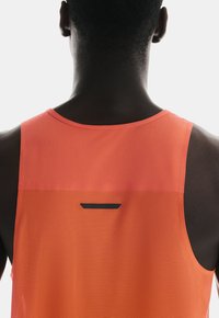 On PERFORMANCE TANK - Débardeur - flame