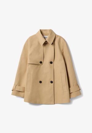 Abrigo trench beige de doble botonadura con cuello ancho, botones negros, bolsillos laterales y detalles de correas en las mangas, exhibido sobre fondo blanco.