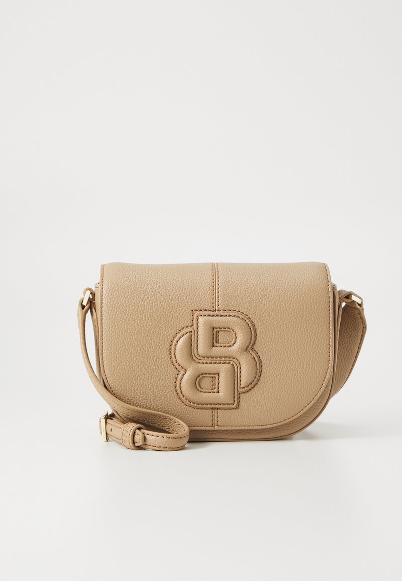Borsa a tracolla in pelle marrone, forma arrotondata, logo impresso sul davanti, tracolla regolabile, superficie testurizzata e chiusura con zip.
