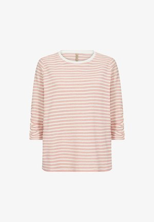 Striķota krekla ar maigu rozā un baltu rakstu, apaļu kakla izgriezumu, trīs ceturtdaļu piedurknēm un savilktu detaļu uz piedurknēm.