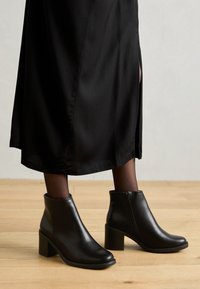 Enkelkaarsjes - black