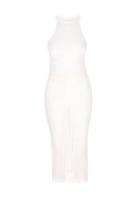 Vit stickad midi-klänning med hög hals, med en texturerad mönstring och figursydd design. Ingen synlig hårdvara eller accenter.