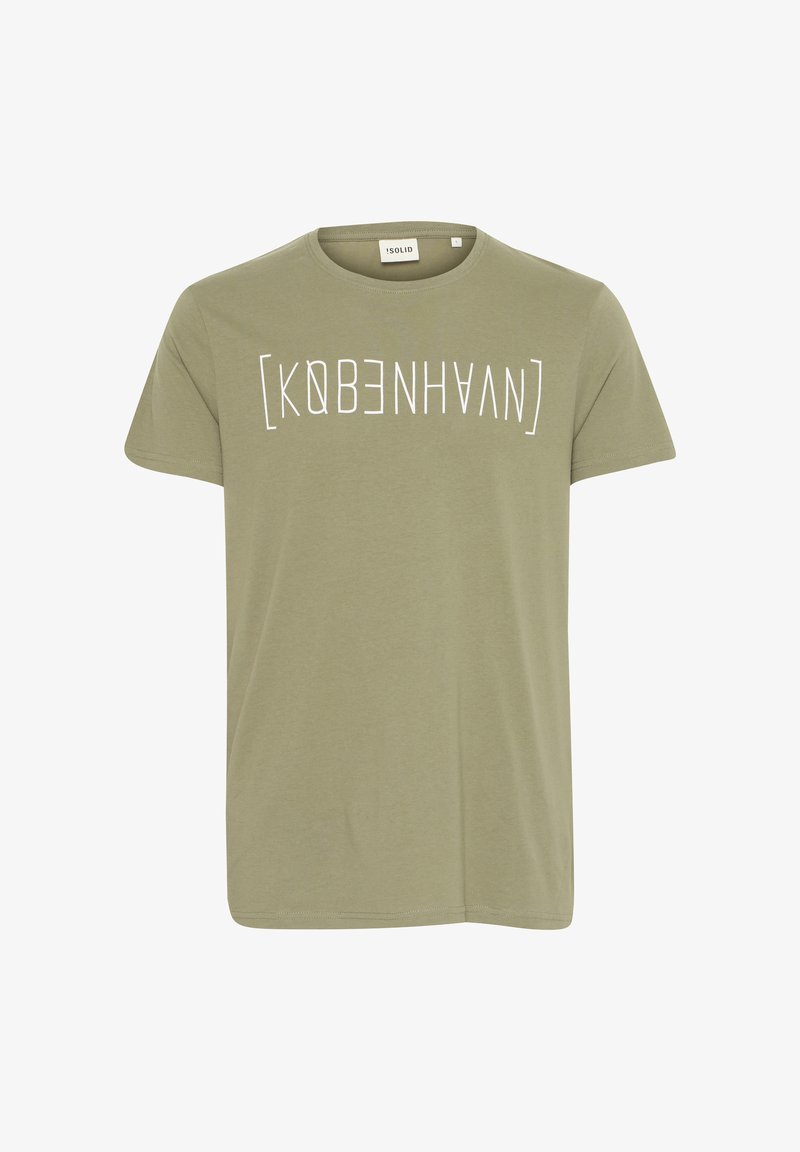 Olivengrøn kortærmet T-shirt med hvid tekst "KØBENHAVN" i stiliserede bogstaver på tværs af brystet, rund halsudskæring.