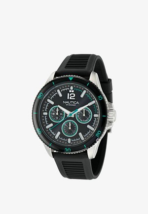 Czarny sportowy zegarek Nautica z silikonowym paskiem, srebrną kopertą i czarną tarczą. Posiada luminescencyjne wskaźniki, subtarczki oraz obracającą się bezel.