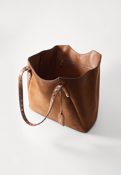 Stuart Weitzman GOGO STUD TOTE - Geantă de mână - fox