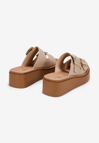 Bosanova CON PLATAFORMA Y DOS HEBILLAS - Mules de tacón - beige
