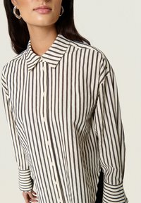 Soaked in Luxury TOLEDO - Košilová halenka  - white chocolate torte stripe