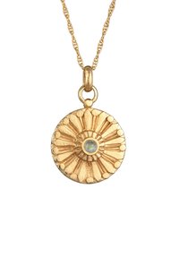 Goldene Anhängerkette mit einem runden Plattendesign, das strahlenförmige Linien, einen zentralen Edelstein und strukturierte Details aufweist. Der Kettenstil ist gedreht.