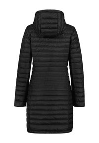 Zwarte pufferjacket met capuchon, met een doorgestikt ontwerp en een lengte tot halverwege de bovenbenen. Gladde textuur met ribbelaccenten.