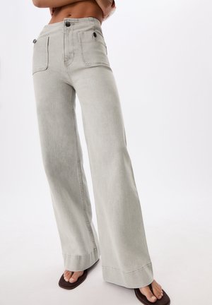 Stradivarius - Jeansy Dzwony