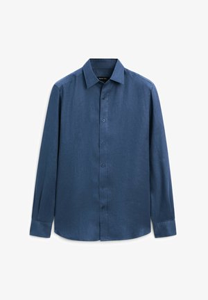 Camicia a maniche lunghe blu scuro realizzata in tessuto morbido, con colletto a camicia, patta frontale con bottoni e polsini.
