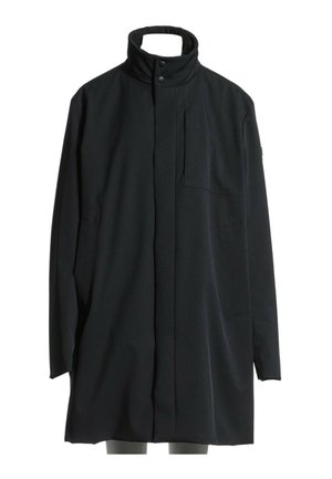 Manteau long noir avec col montant et fermetures à boutons, doté de manches longues et d’une patte de boutonnage dissimulée, présenté sur fond blanc.