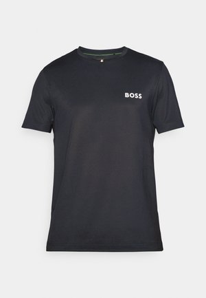 T-shirt nera a maniche corte realizzata in materiale morbido, con un logo bianco "BOSS" sul petto e un design classico a girocollo.