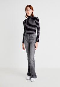 Lee BREESE - Trapezaste traperice - grey denim