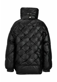 Zwarte pufferjacket met een ruitvormig quiltontwerp, hoge kraag, elastische manchetten en een trekkoord bij de nek. Glad, glanzend materiaal.