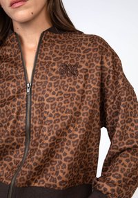 AN'GE ASWAN - Blouson Bomber - panthère