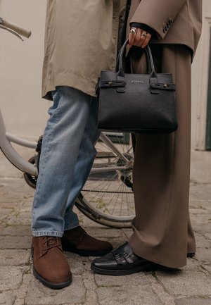 RYŁKO Pantofi slip-on - schwarz