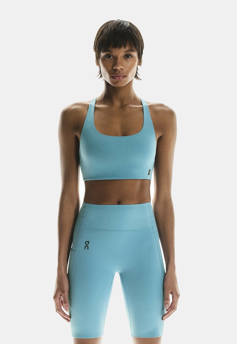On STUDIO - Light support sports bra - niagara