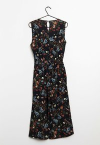 Blommig jumpsuit med korta ärmar, svart bakgrund och flerfärgade blommor. Har en midjeband och detalj med nyckelhål baktill. Mjuk tyg.