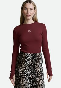 Unausgewählt, dunkelrot