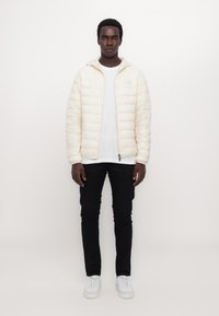 EA7 Emporio Armani TRAIN CORE LIGHT JACKET - Jachetă cu puf - whitecap gray